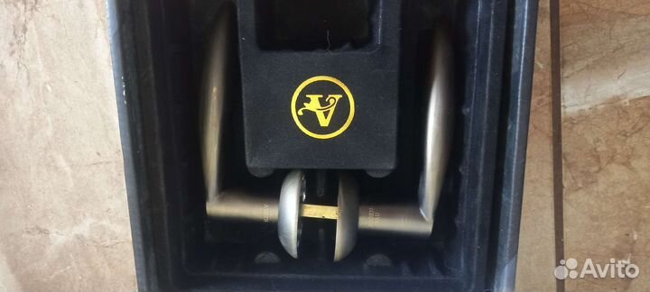 Дверные ручки и комплектующие для установки дверей