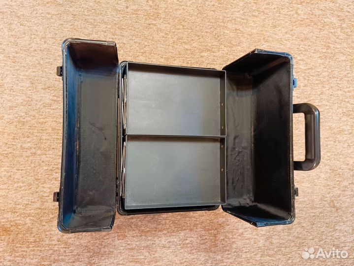 Ящик для визажиста на колесиках