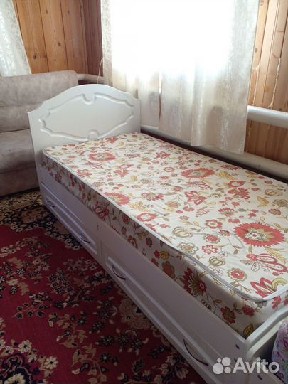 Кровать