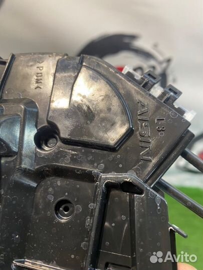 Замок двери (1) передний левый Toyota Harrier