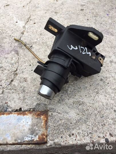 Замок багажника на мерседес W124