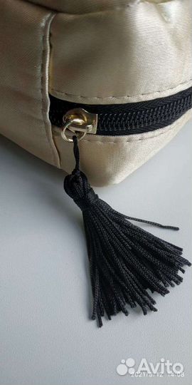 «Косметичка от Avon золотого цвета»