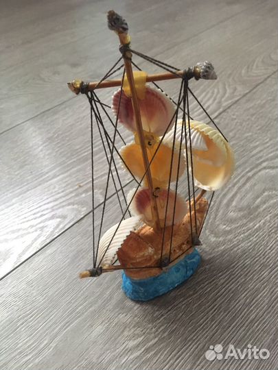 Кораблик статуэтка из ракушек