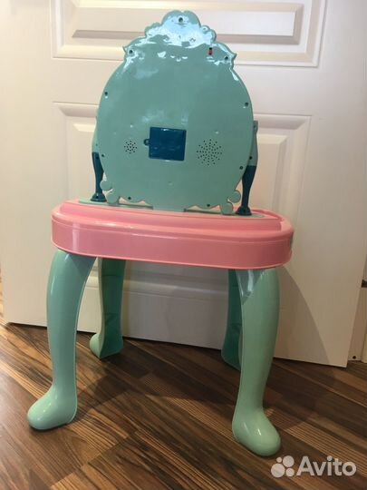 Столик с зеркалом