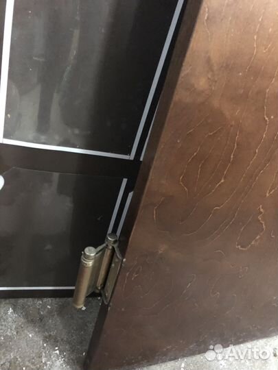 Дверь на двустронних петлях(откр в обе стороны )