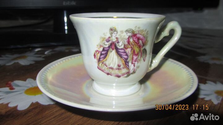 Продам чашки фарфоровые