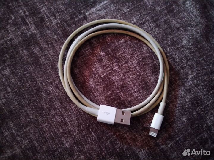 Кабель для зарядки iPhone