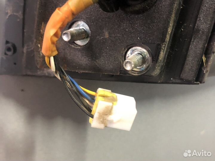 Правое боковое зеркало Mitsubishi Lancer 9