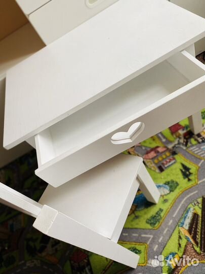 Столик для девочки