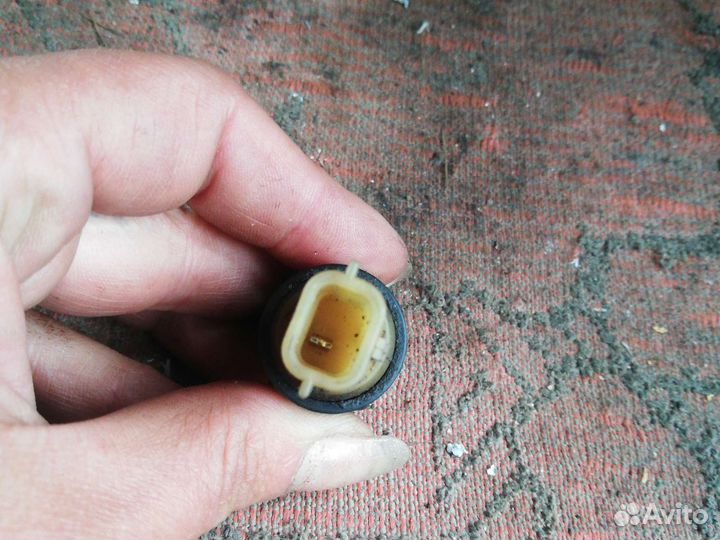 Датчик давления масла Рено Меган 2