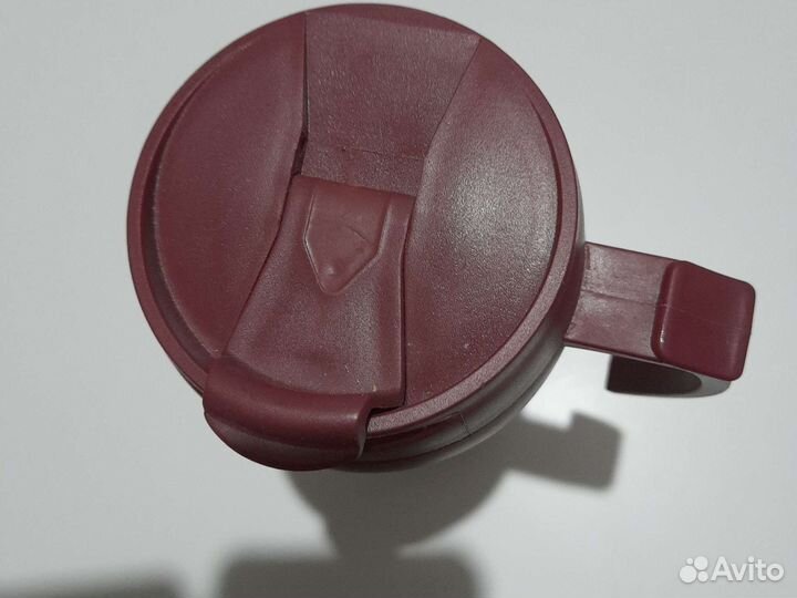 Пластиковая кружка с крышкой