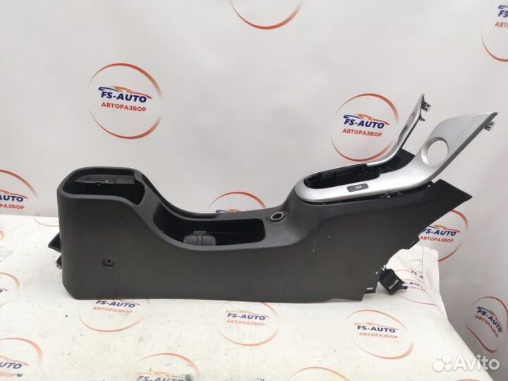 Консоль между сидений Chevrolet Cruz универсал 1.8