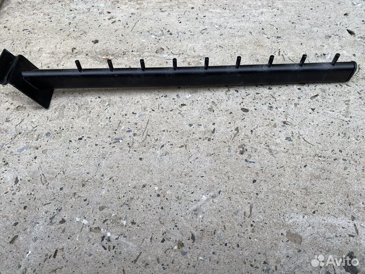 Коронштейн наклонный с 9-ю штырьками черный