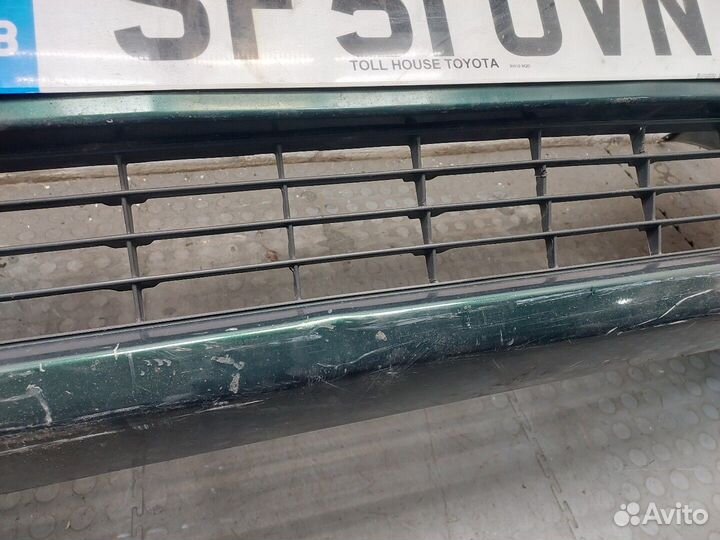 Бампер передний Toyota Avensis Verso, 2001