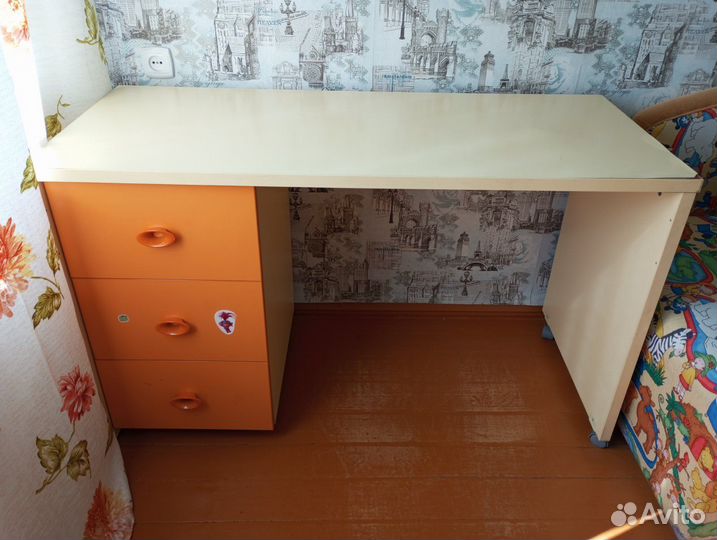 Письменный стол