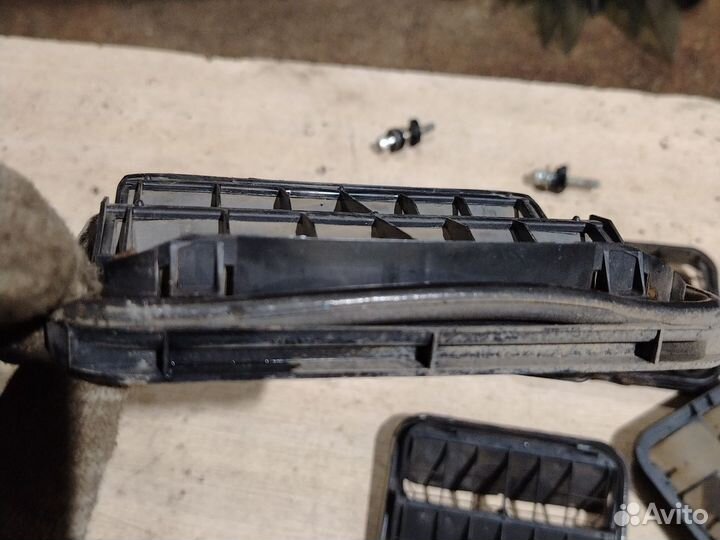 Решетка(клапан) вентиляции салона Ларгус