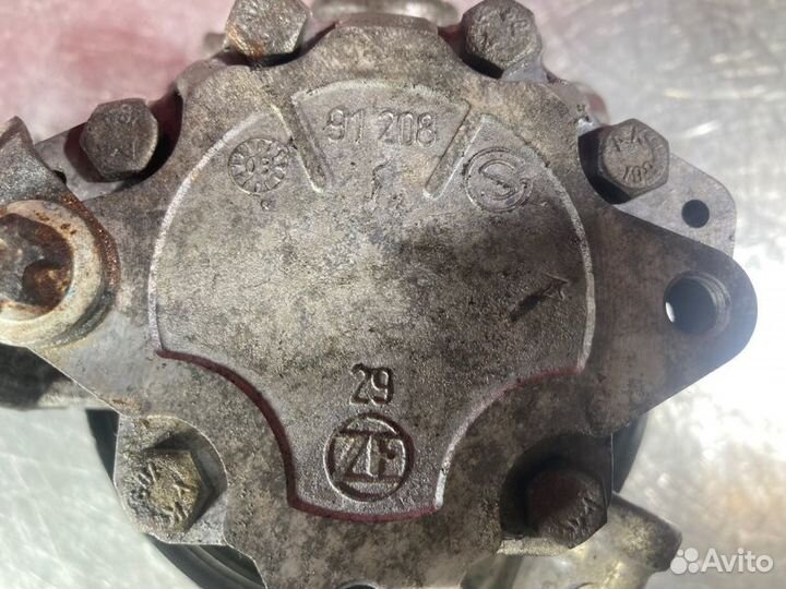 Насос гидроусилителя руля Mercedes C-Class W203