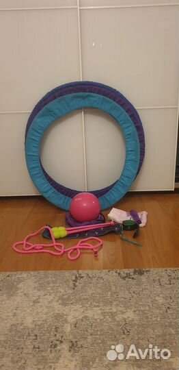 Предметы для гимнастики - обруч, мяч, булавы