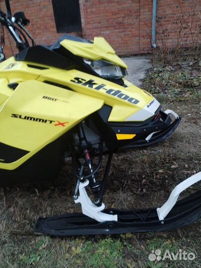 BRP Ski-Doo Summit X