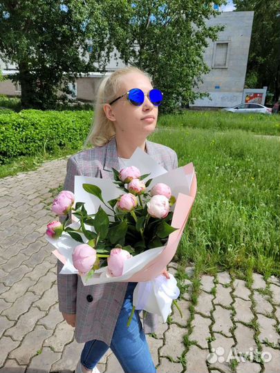 9 пионов