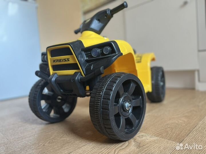 Детский квадроцикл на аккумуляторе