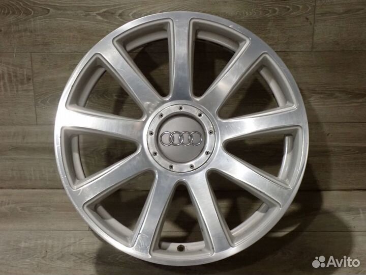 Комплект оригинальных R20 дисков Audi A8
