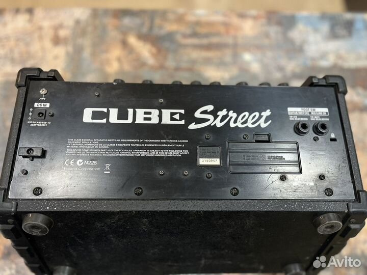 Гитарный комбоусилитель Roland Cube Street