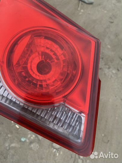Левая фара на крышку багажника cruze