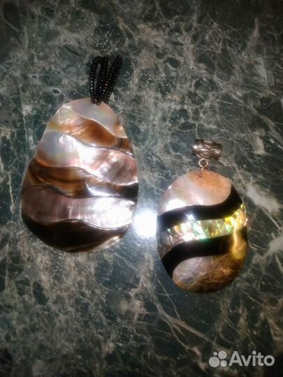 Кулон из перламутра