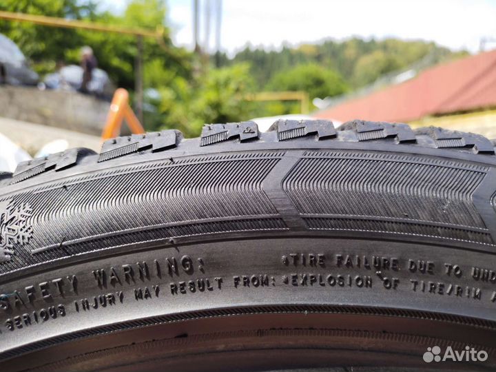 Triangle Snowlink TWT02 235/45 R18 100