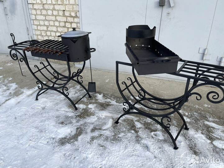 Мангал с очагом кованый с подставкой