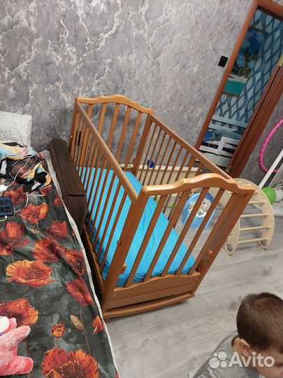 Детская кроватка(колеса + качается)