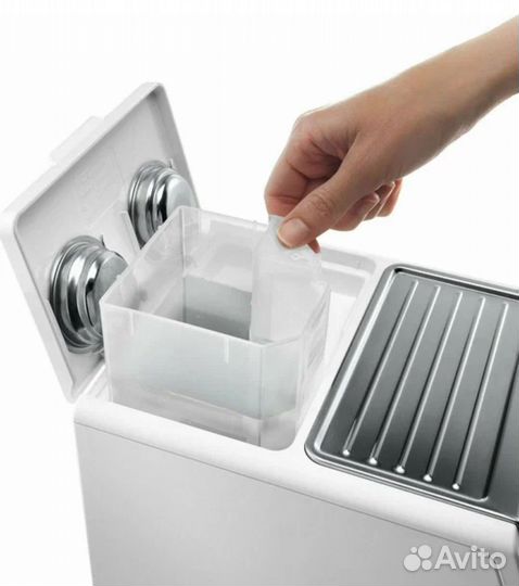 Кофеварка эспрессо DeLonghi ECP33.21.W белая