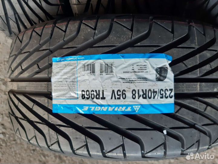 Triangle TR968 235/40 R18