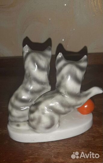 Фарфоровая статуэтка 