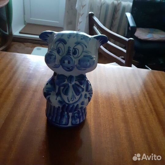 Фарфоровые статуэтки разные