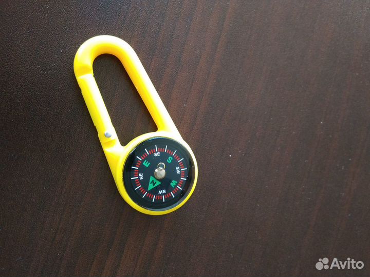 Продаю брелок-карабин с компасом