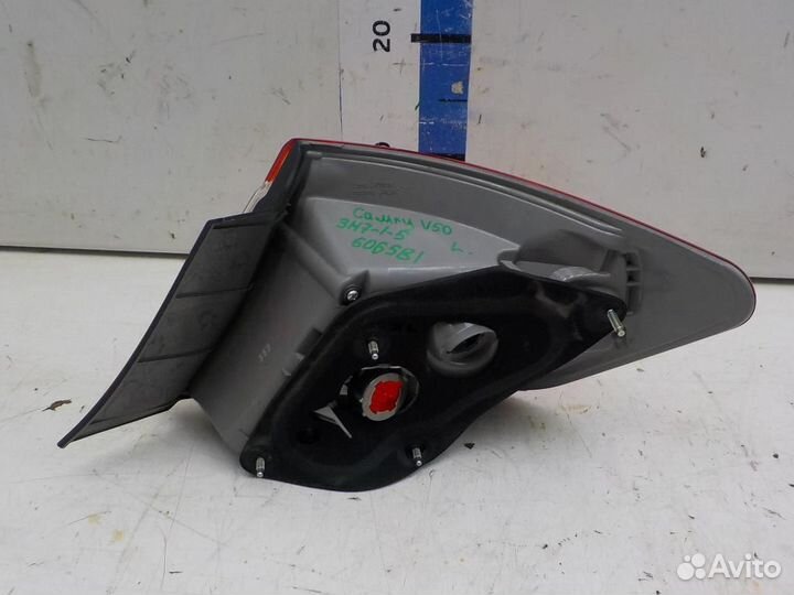 Фонарь задний наружный левый Toyota Camry