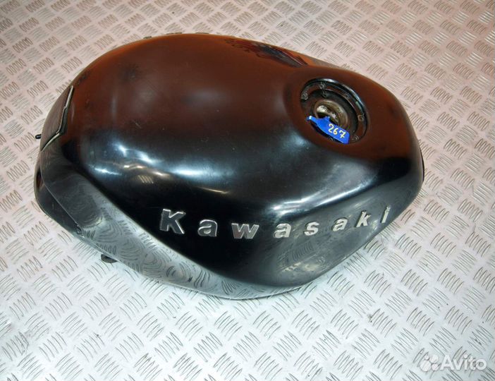 Бензобак Kawasaki ZZR400-1