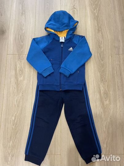 Костюм спортивный