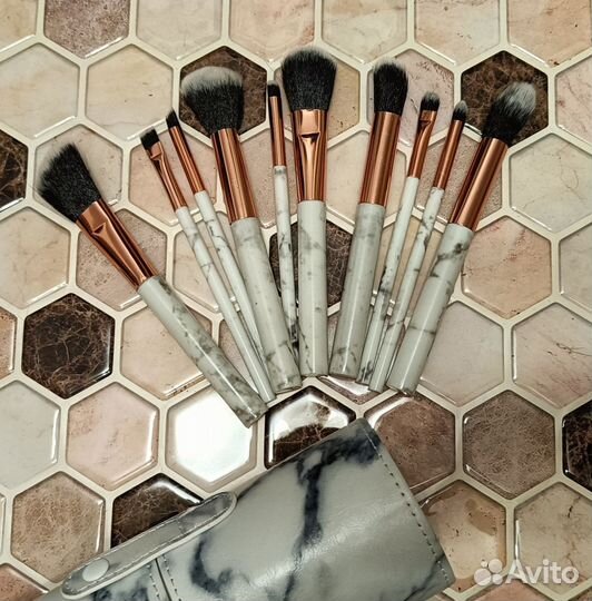 Кисти для макияжа в тубусе новые