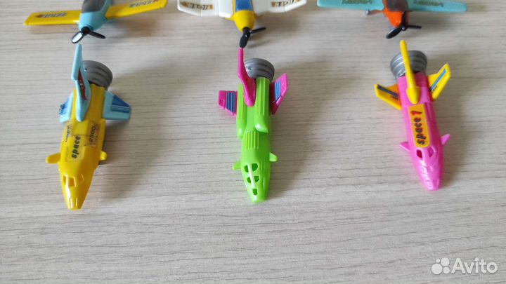 Машинки, самолеты из киндер сюрприза