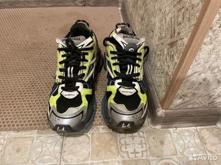 Balenciaga runner на руках