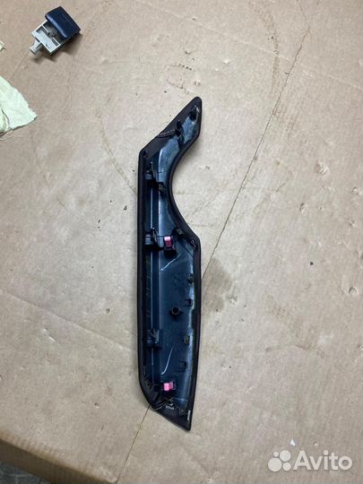 Подлокотник задний левый Toyota Fortuner 2