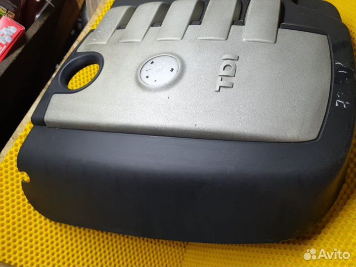 Крышка двигателя (декоративная) Volkswagen Touareg