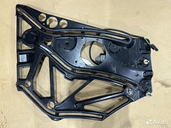 Механизм заднего стеклоподъемника mercedes