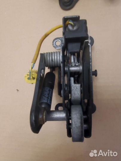 Замок капота BMW F10/11/01/06 f02