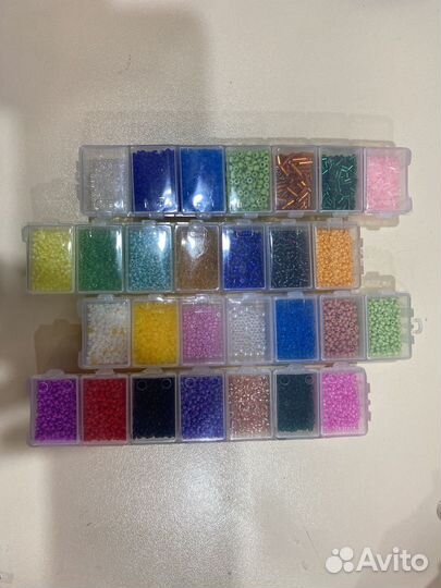 Бисер. 4 контейнера
