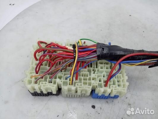 Блок предохранителей volvo XC60 (68F03M101)