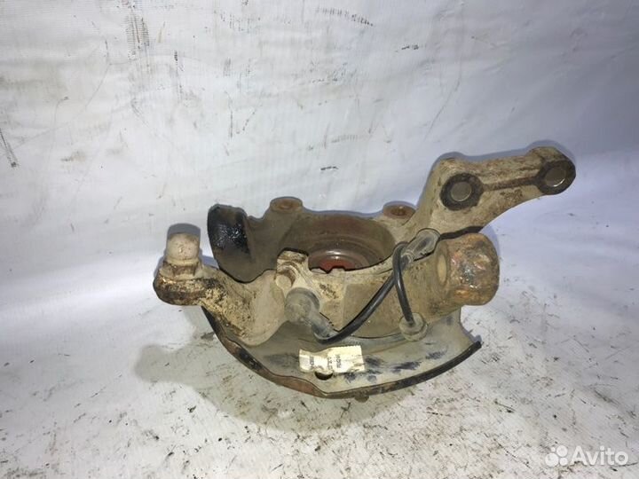 Поворотный кулак передний правый Volkswagen Polo